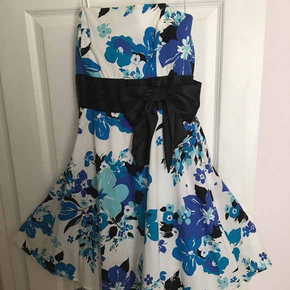 Party dress - Picture 2 of 2